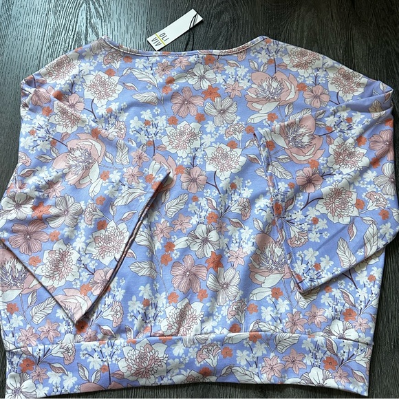 NWT- Oli-Viv floral top - Picture 8 of 9